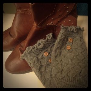 NWT gray boot cuffs w/decorative button👢
